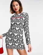 Love Moschino - Kjole med multihjerteprint i grå