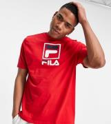 Fila - Rød T-shirt med stort kasseformet logo - Kun hos ASOS