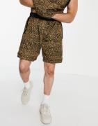 adidas Originals - Shorts med leopardprint-Sort