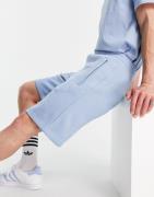 adidas Originals - adicolor - Bløde shorts i himmelblå
