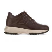 Tidløse ikoniske brune sneakers