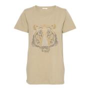 Stilfuld T-shirt med frontmotiv