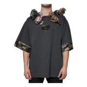 Camouflage Print T-shirt med Dyre Accenter