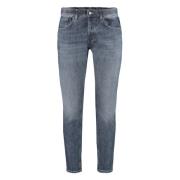 Gulerod-Fit Jeans med Metal Knapper