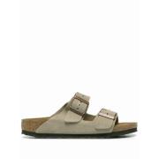 Taupe Ruskind Sandaler med Graveret Logo