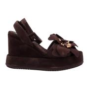 Suede Kile Sandal med Læderblomster