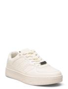 Shoes Low-top Sneakers White United Colors Of Benetton