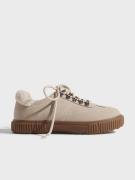 Nelly - Lave sneakers - Beige - Furry Track Sneaker - Sneakers