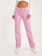 NLY Trend - Bukser - Lyserød - Colored PU Pants - Bukser