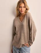 Vero Moda - Beige - Vmcrewlefile Ls V-Neck Blouse Noos