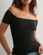 Nelly - Sort - Rib Off Shoulder Top