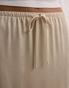 Nelly - Beige - Sleek Satin skirt