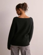 Nelly - Sort - Shaped Neck Knit Sweater