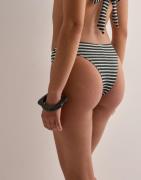 Nelly - Sort - Bouquet Bikini Panty