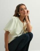 Neo Noir - Hvid - Aisa Dull Satin Blouse
