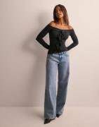 Nelly - Sort - Cute Ruffle Top