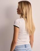 Nelly - Hvid - Contrast Seam Tee