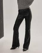 Nelly - Sort - Low Waist Flare PU Pants