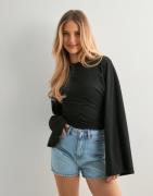 Nelly - Sort - Wide Sleeve LS Top
