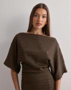 Nelly - Brun - Stunning Structure Tee