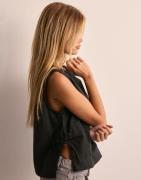 Neo Noir - Sort - Svetlana linen Top
