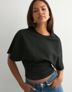 Nelly - Sort - Round Neck Wide Sleeve Tee