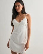Only - Hvid - Onllocea Strap Emb Detail Dress Wvn