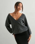 Nelly - Grå - Back V-neck Knit Cardigan
