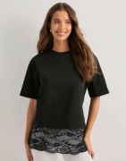 Nelly - Sort - Lace Detail Tee