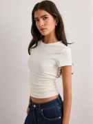 Nelly - Hvid - Sculpting Tee