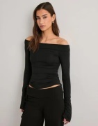 Nelly - Sort - Ultra Soft Off Shoulder Top