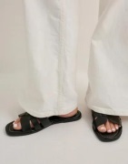 Nelly - Sort - Flat Sandal